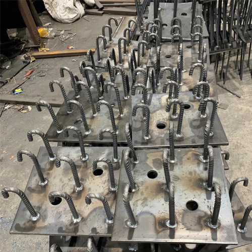 图纸中如何确定龙岩预埋件的位置？